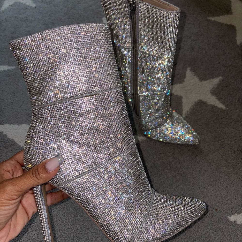 Steve Madden Sparkling Silver Ankle Boots. Womens size 8